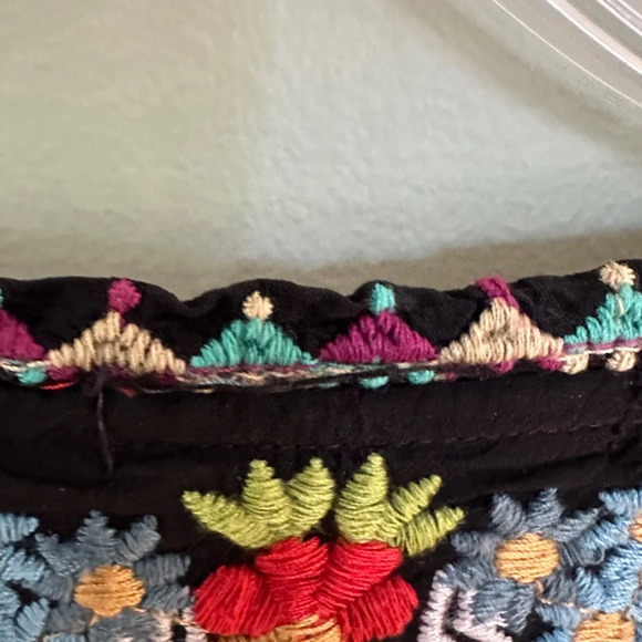 Johnny Was Woman's Black Embroidered V-Neck Long Sleeve Tunic Blouse Tag Removed - Picture 3 of 10